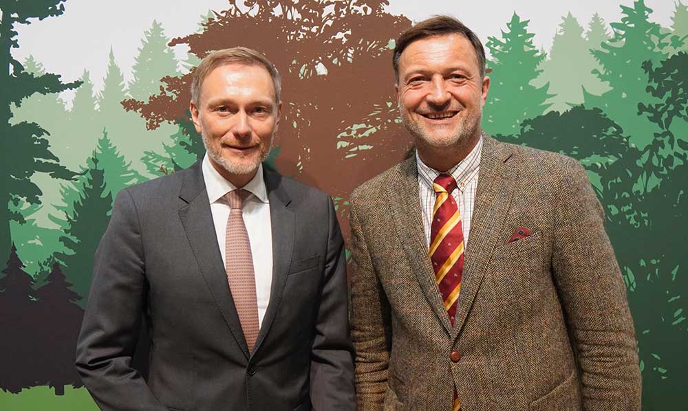 FDP-Chef Christian Lindner und FWR-Vertreter Matthias Klotz (v. l.) waren sich in der Ablehnung weiterer willkürlicher Verschärfungen des Waffenrechts einig.